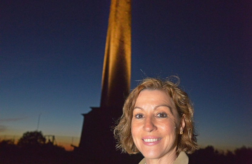 Rebecca Pow and the Wellington Monument